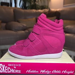 Skechers Sneaks (Color: Fuchsia Pink SKCH+3 )